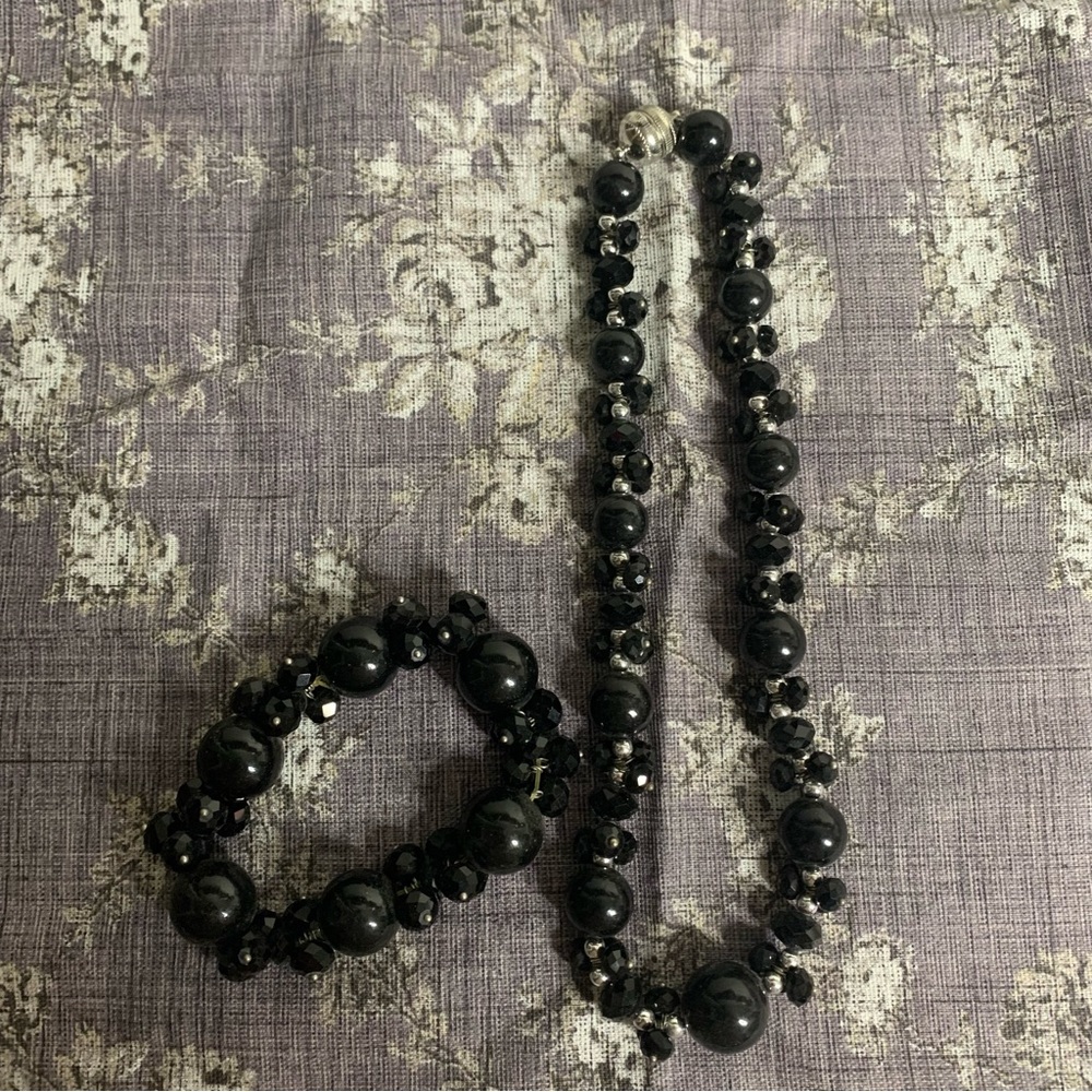 Brand New Costume Jewelry Bobble Necklace and Bracelet Set